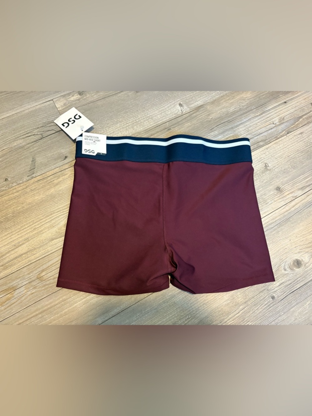 DSG mid rise compression shorts medium new with tags - Picture 2 of 5